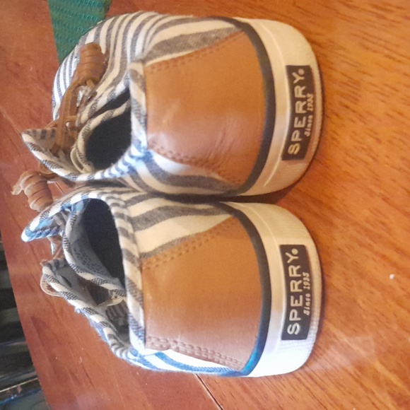 Size 7 blue and cream Sperry  sneakers - Picture 4 of 5